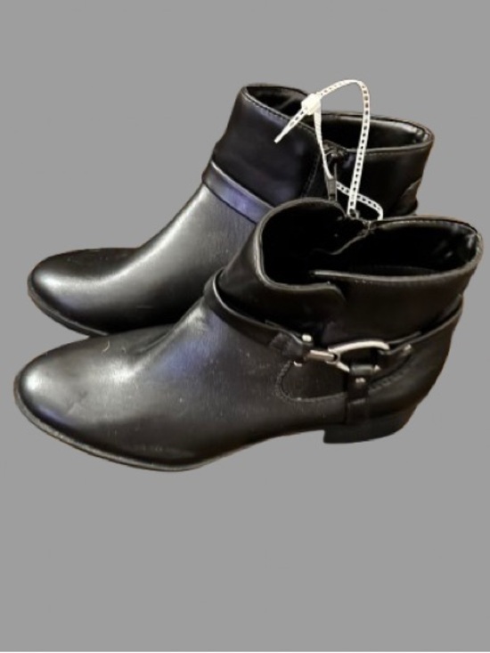 Cliffs by WHITE MOUNTAIN Shoes - Classic Black Women's Ankle Boots with Buckle Detail NWT 9.5